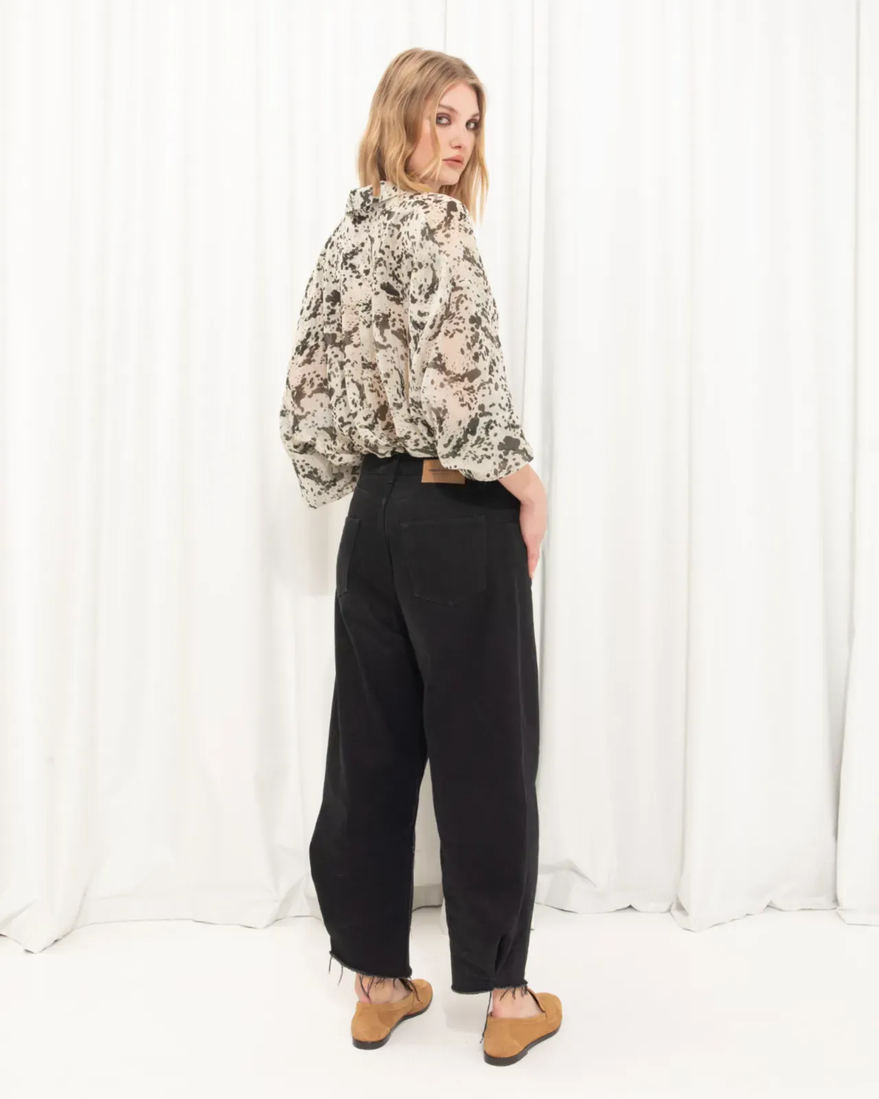 Picture of Loose-Fitting Black Denim Pants