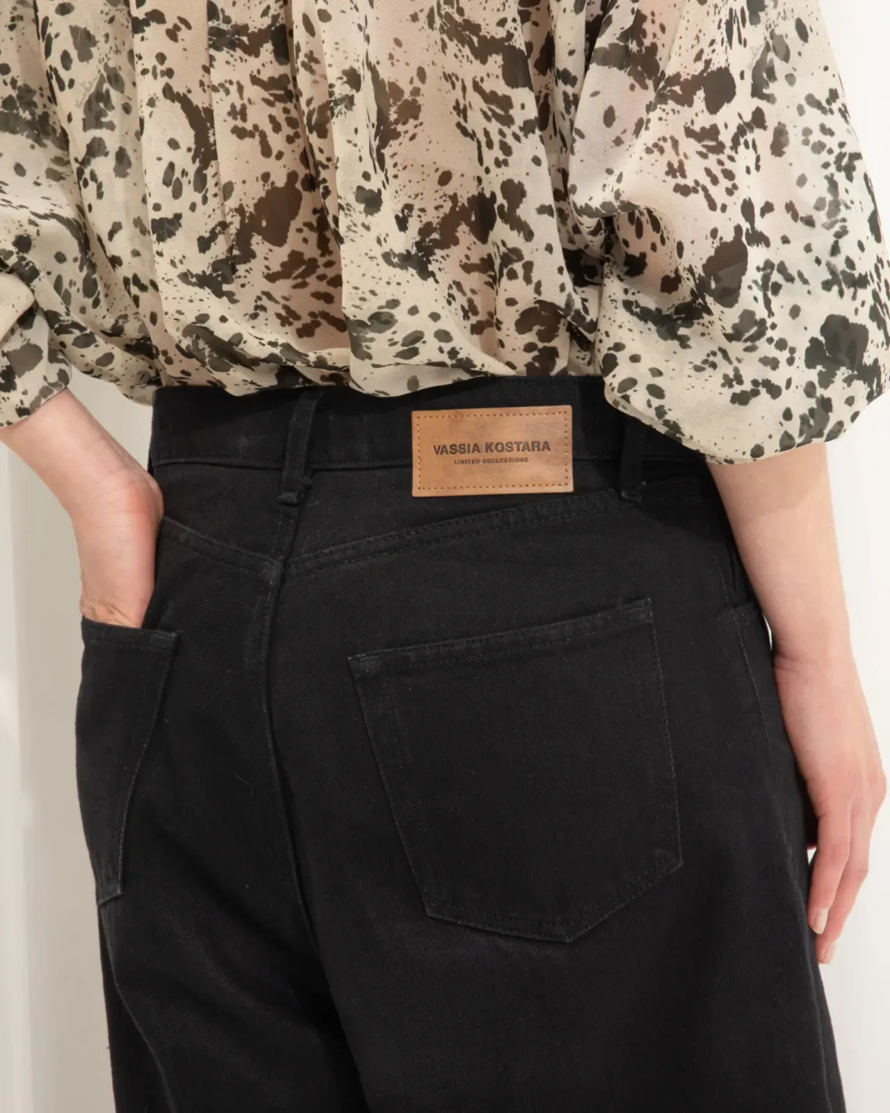 Picture of Loose-Fitting Black Denim Pants