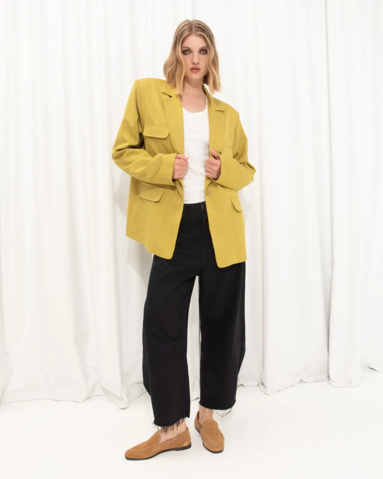 Picture of Loose-Fitting Black Denim Pants